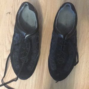Hush Puppies black shoes with embroidery size 7